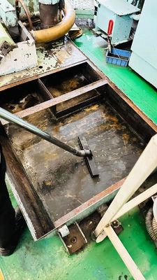 Многофункциональный пылесос мастерской, способный всасывать воду и на земле